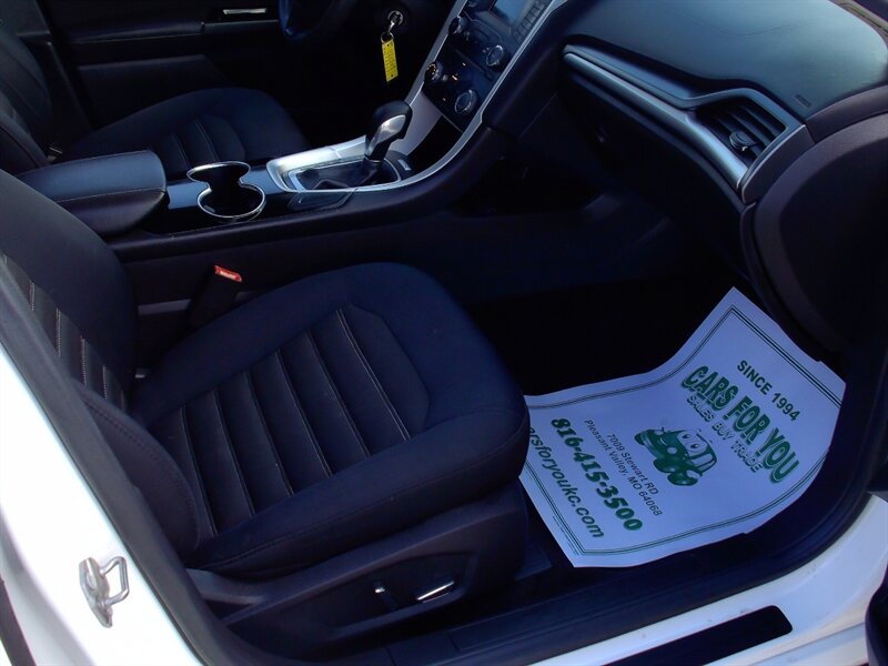 2015 Ford Fusion SE   - Photo 14 - Pleasant Valley, MO 64068