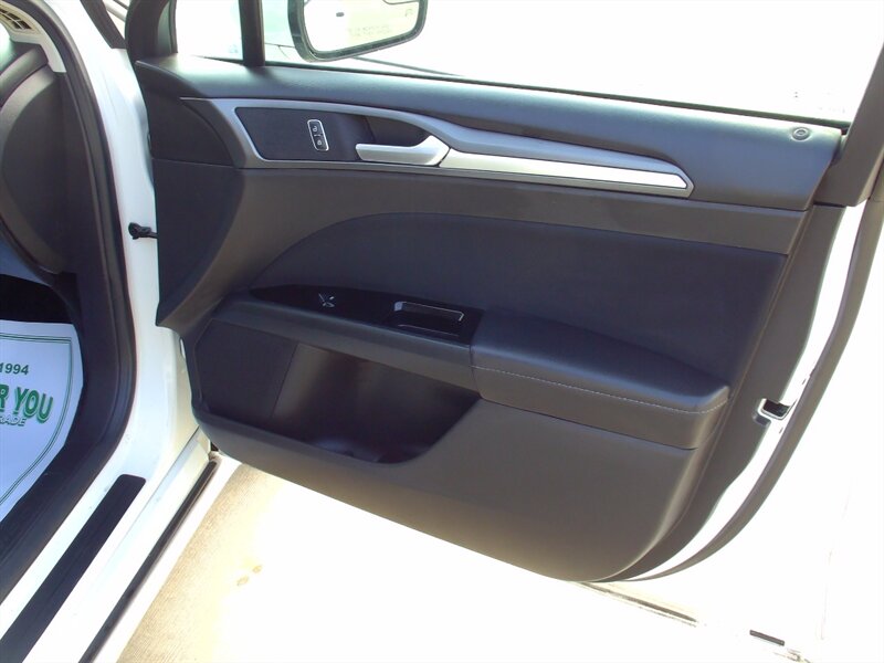 2015 Ford Fusion SE   - Photo 16 - Pleasant Valley, MO 64068