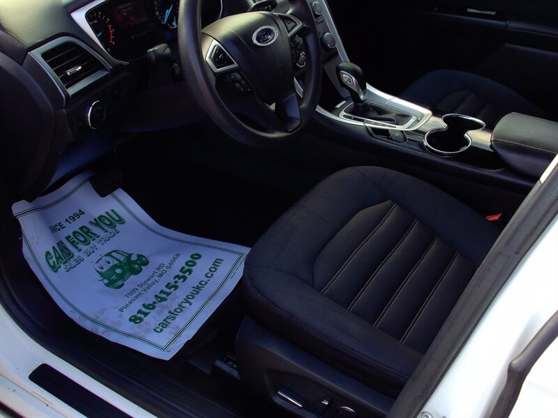 2015 Ford Fusion SE   - Photo 9 - Pleasant Valley, MO 64068