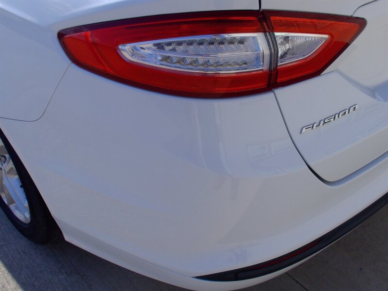 2015 Ford Fusion SE   - Photo 22 - Pleasant Valley, MO 64068