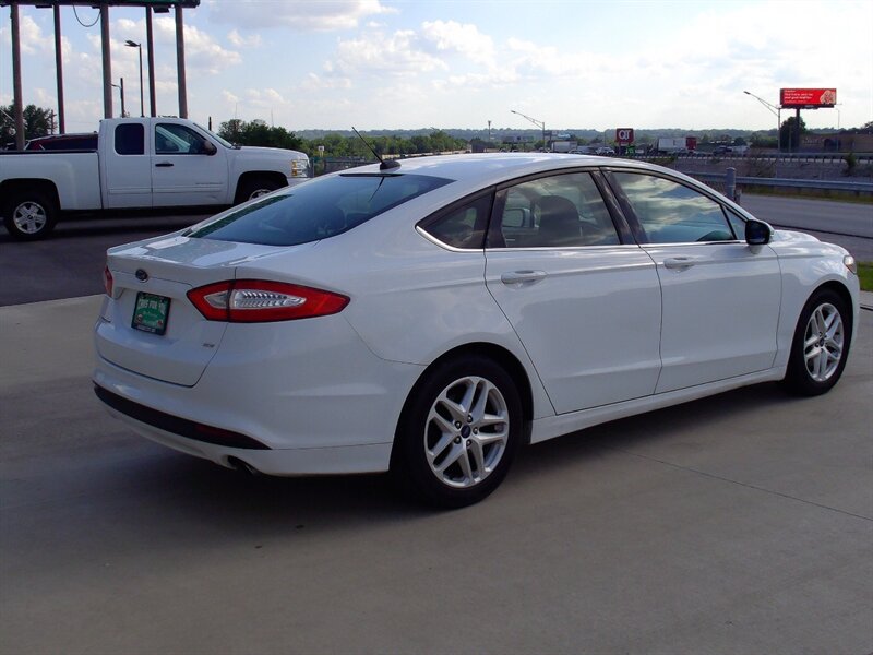2015 Ford Fusion SE   - Photo 5 - Pleasant Valley, MO 64068