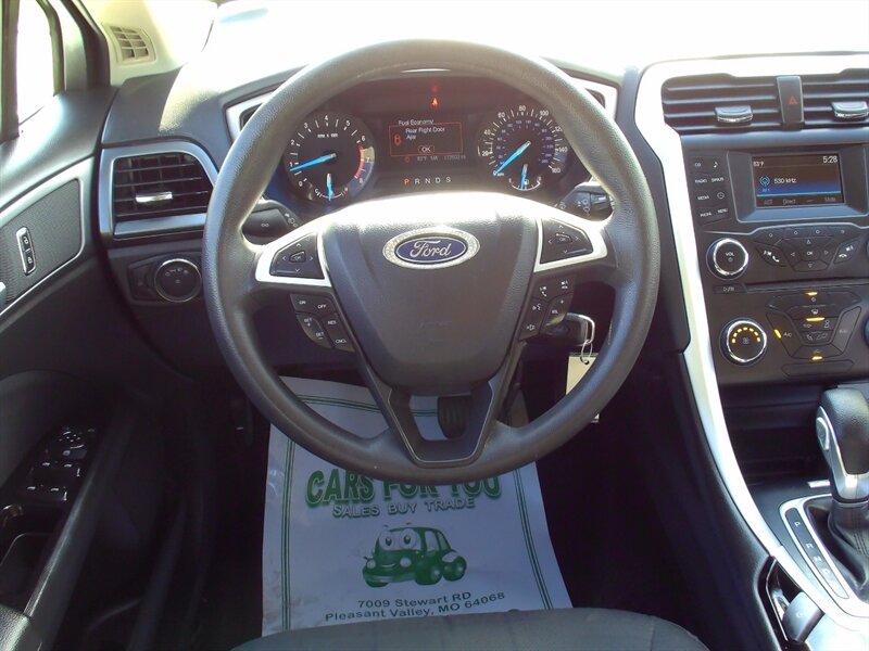 2015 Ford Fusion SE   - Photo 20 - Pleasant Valley, MO 64068