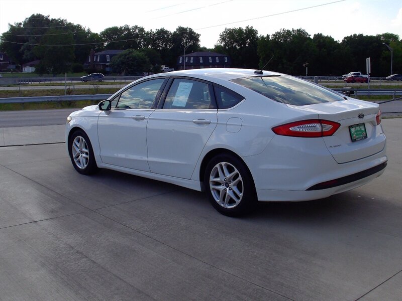 2015 Ford Fusion SE   - Photo 7 - Pleasant Valley, MO 64068