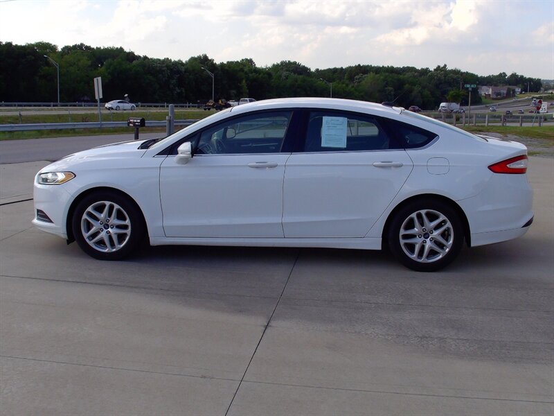 2015 Ford Fusion SE   - Photo 8 - Pleasant Valley, MO 64068
