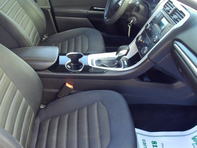 2015 Ford Fusion SE   - Photo 15 - Pleasant Valley, MO 64068