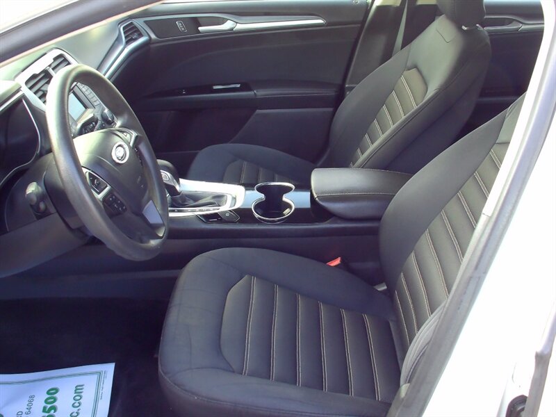 2015 Ford Fusion SE   - Photo 10 - Pleasant Valley, MO 64068