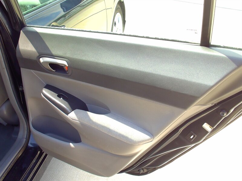 2008 Honda Civic LX   - Photo 17 - Pleasant Valley, MO 64068