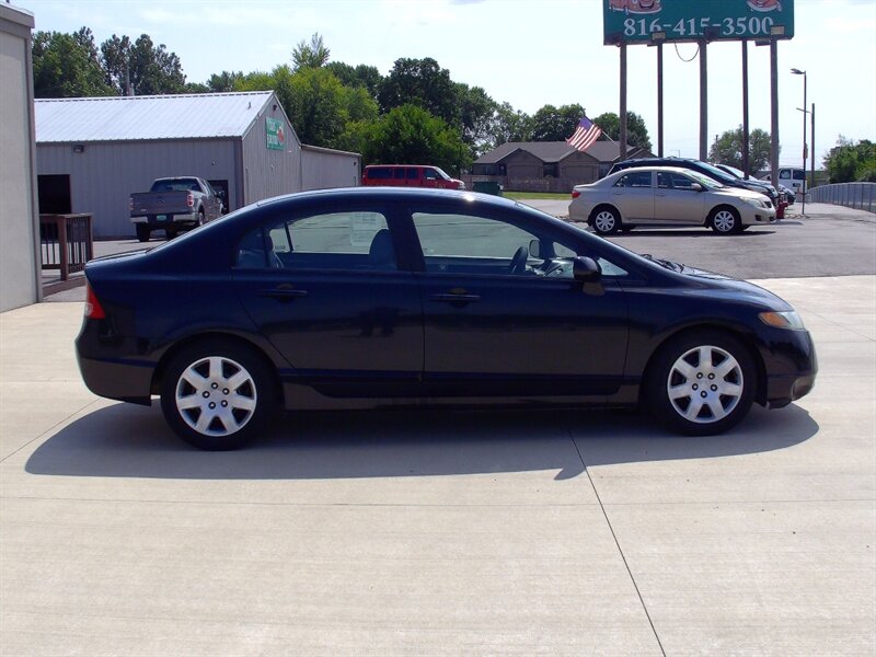 2008 Honda Civic LX   - Photo 4 - Pleasant Valley, MO 64068