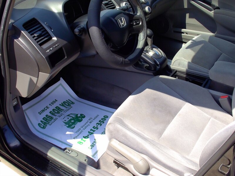 2008 Honda Civic LX   - Photo 9 - Pleasant Valley, MO 64068