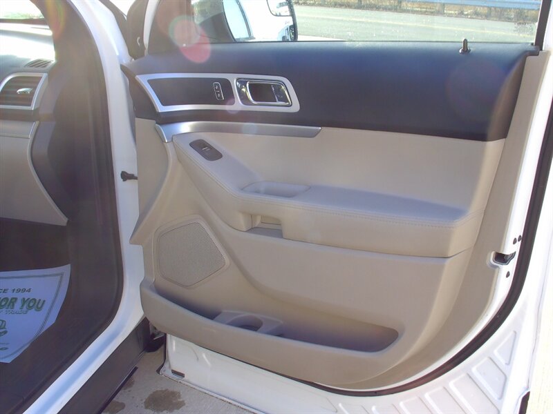2013 Ford Explorer XLT   - Photo 16 - Pleasant Valley, MO 64068