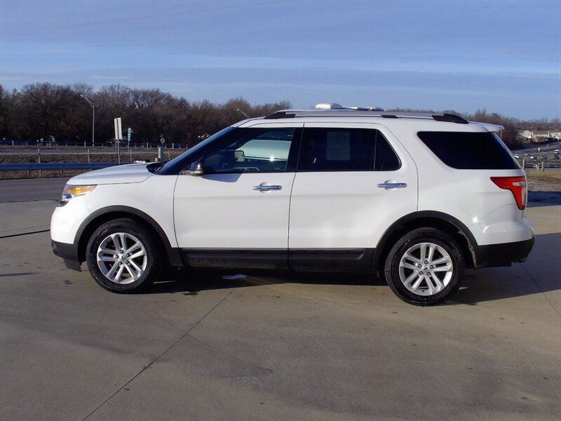 2013 Ford Explorer XLT   - Photo 8 - Pleasant Valley, MO 64068