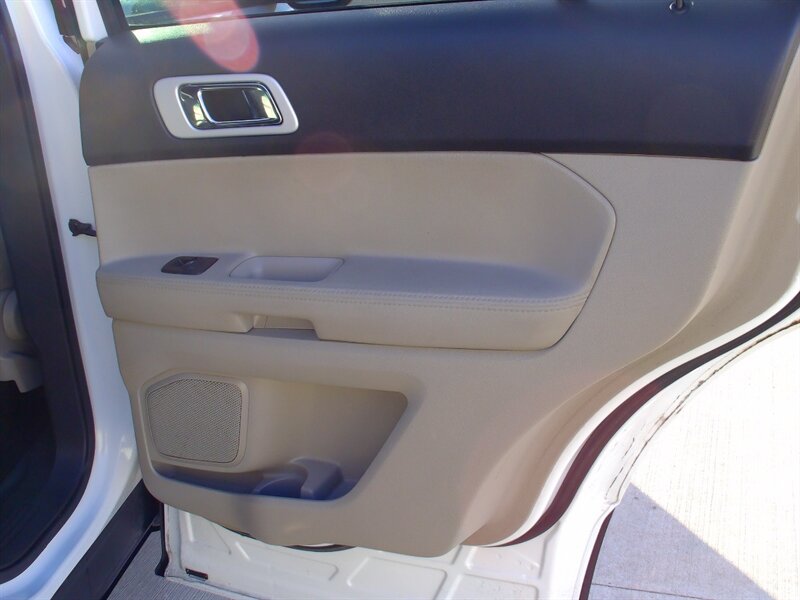 2013 Ford Explorer XLT   - Photo 18 - Pleasant Valley, MO 64068