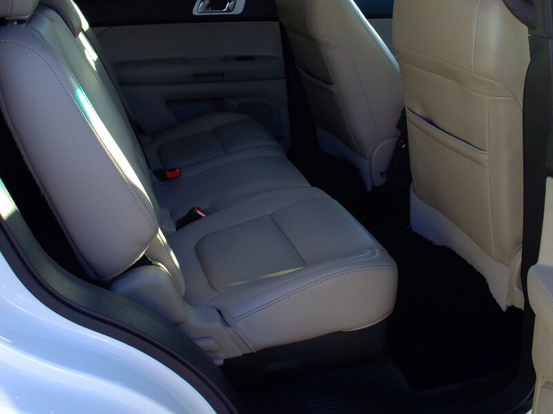 2013 Ford Explorer XLT   - Photo 17 - Pleasant Valley, MO 64068