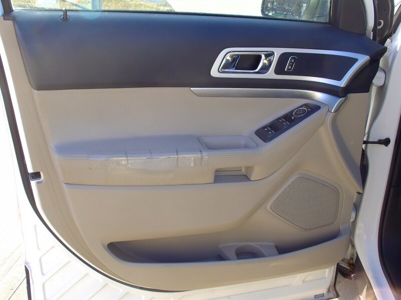 2013 Ford Explorer XLT   - Photo 11 - Pleasant Valley, MO 64068