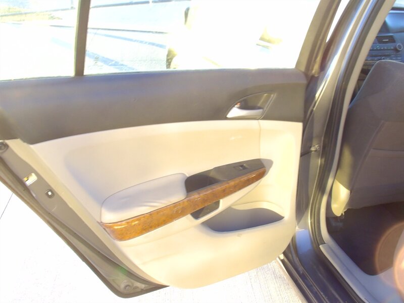 2012 Honda Accord EX   - Photo 13 - Pleasant Valley, MO 64068