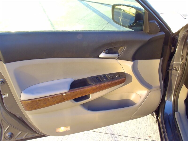 2012 Honda Accord EX   - Photo 11 - Pleasant Valley, MO 64068