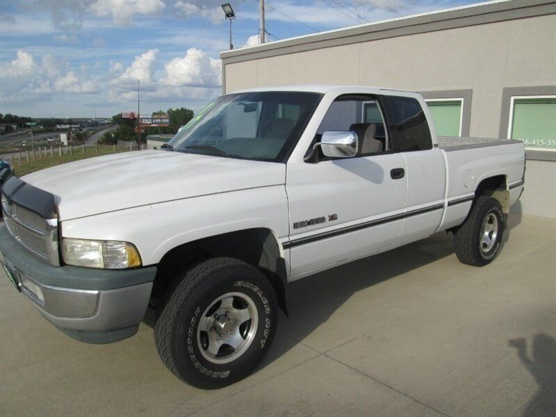 1997 Dodge Ram 1500 EX CAB 4X4   - Photo 1 - Pleasant Valley, MO 64068