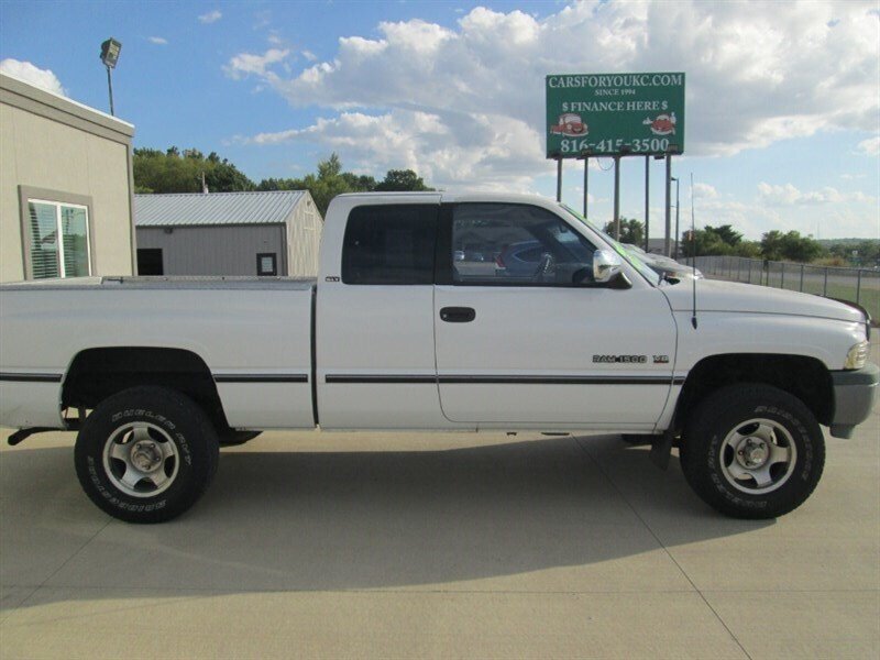 1997 Dodge Ram 1500 EX CAB 4X4   - Photo 4 - Pleasant Valley, MO 64068