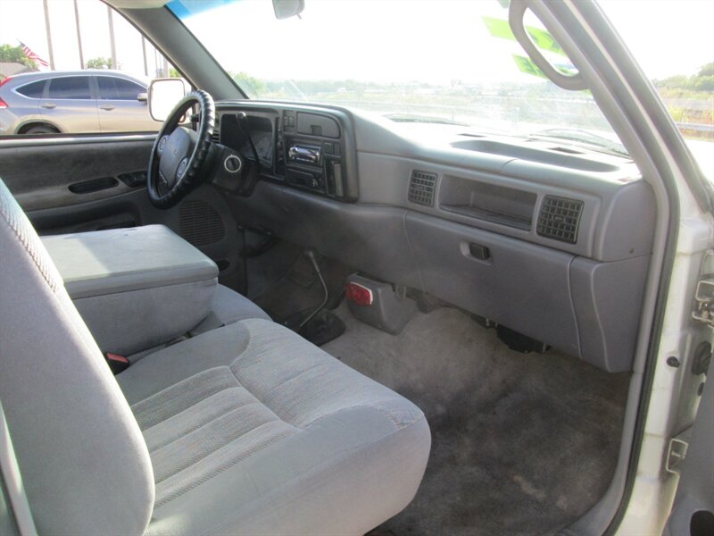 1997 Dodge Ram 1500 EX CAB 4X4   - Photo 11 - Pleasant Valley, MO 64068