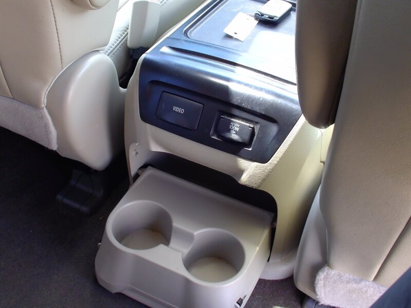 2012 Toyota Sienna XLE 8-Passenger   - Photo 23 - Pleasant Valley, MO 64068
