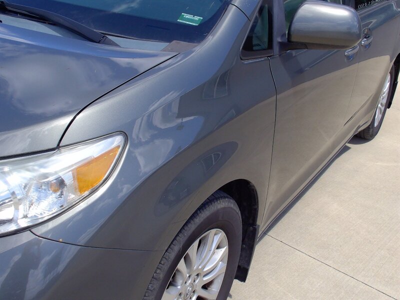 2012 Toyota Sienna XLE 8-Passenger   - Photo 28 - Pleasant Valley, MO 64068