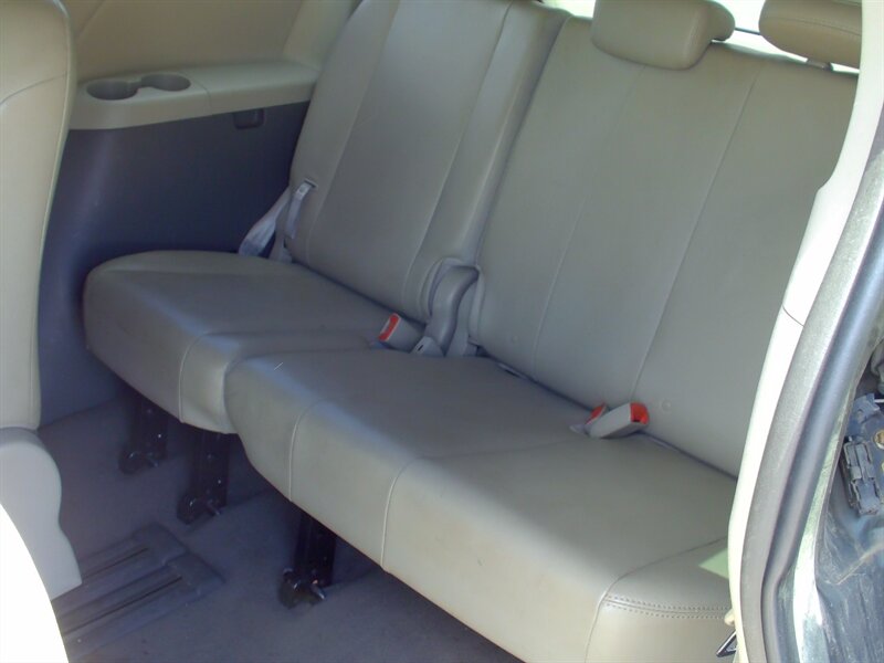 2012 Toyota Sienna XLE 8-Passenger   - Photo 13 - Pleasant Valley, MO 64068