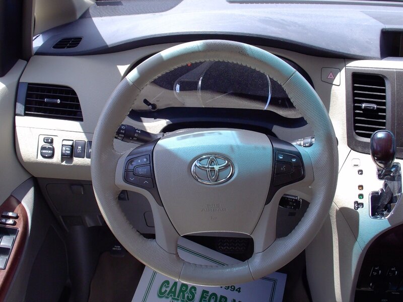 2012 Toyota Sienna XLE 8-Passenger   - Photo 20 - Pleasant Valley, MO 64068