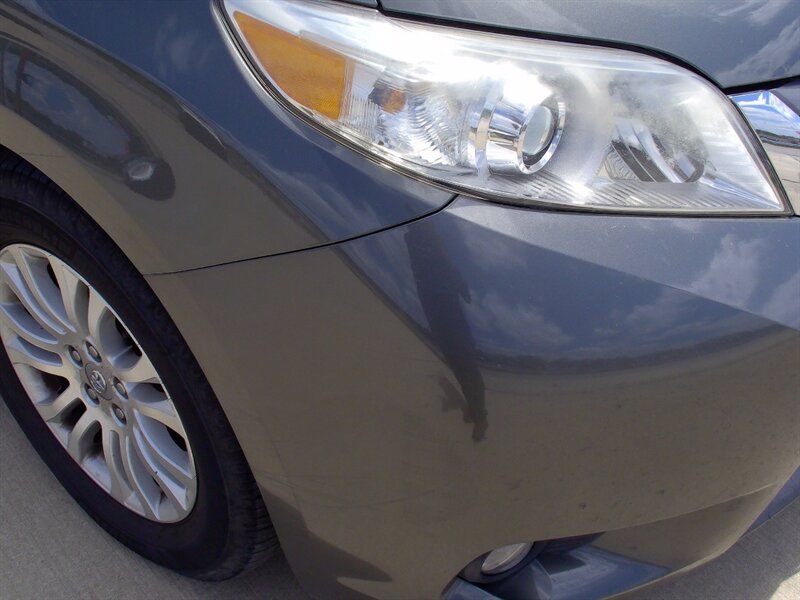 2012 Toyota Sienna XLE 8-Passenger   - Photo 31 - Pleasant Valley, MO 64068