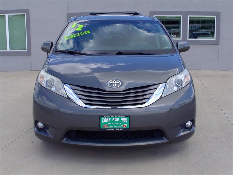 2012 Toyota Sienna XLE 8-Passenger   - Photo 2 - Pleasant Valley, MO 64068
