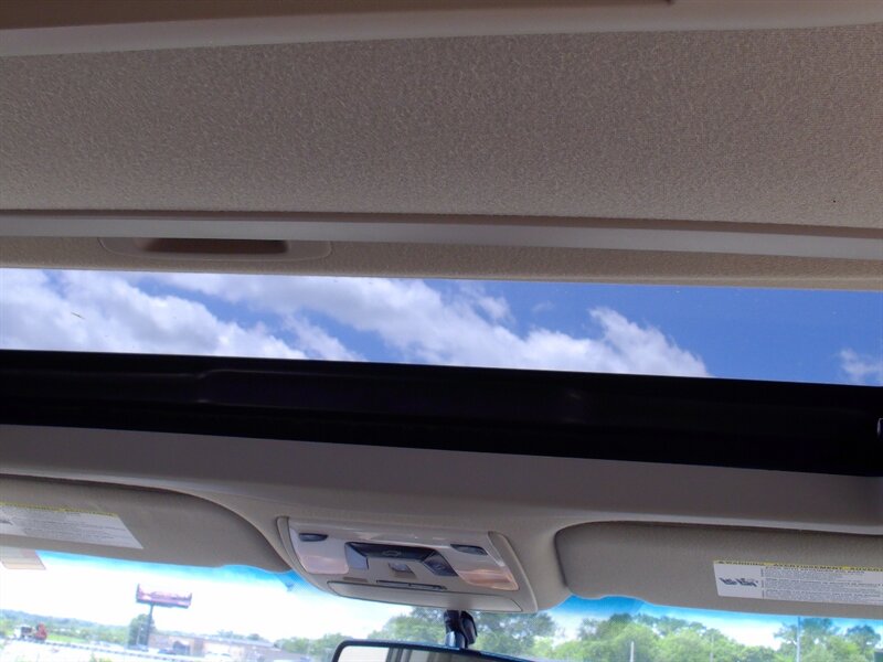2012 Toyota Sienna XLE 8-Passenger   - Photo 21 - Pleasant Valley, MO 64068