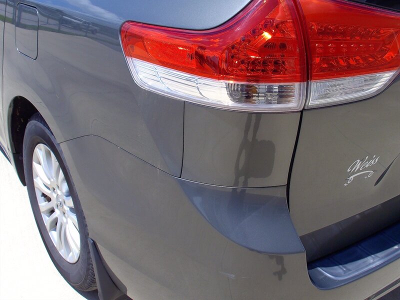 2012 Toyota Sienna XLE 8-Passenger   - Photo 25 - Pleasant Valley, MO 64068