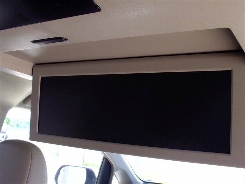 2012 Toyota Sienna XLE 8-Passenger   - Photo 22 - Pleasant Valley, MO 64068