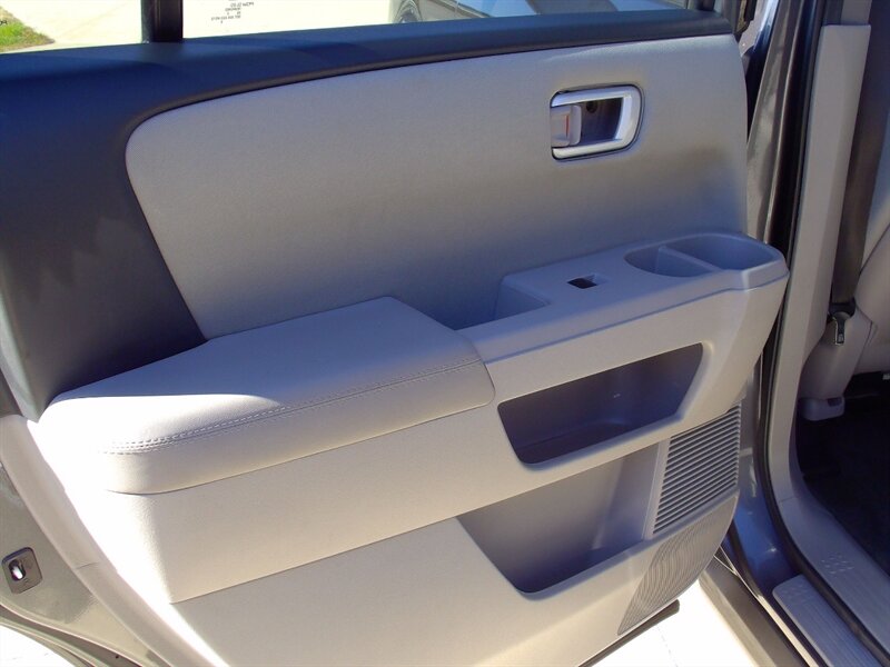 2012 Honda Pilot LX - Photo 13 - Pleasant Valley, MO 64068