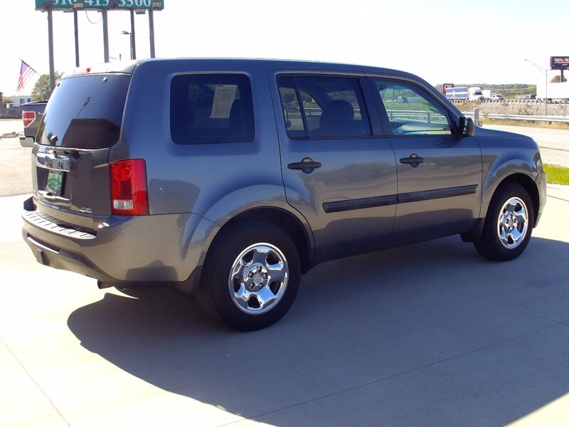 2012 Honda Pilot LX - Photo 5 - Pleasant Valley, MO 64068