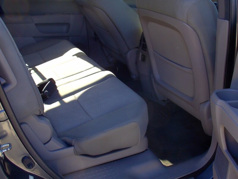 2012 Honda Pilot LX - Photo 18 - Pleasant Valley, MO 64068
