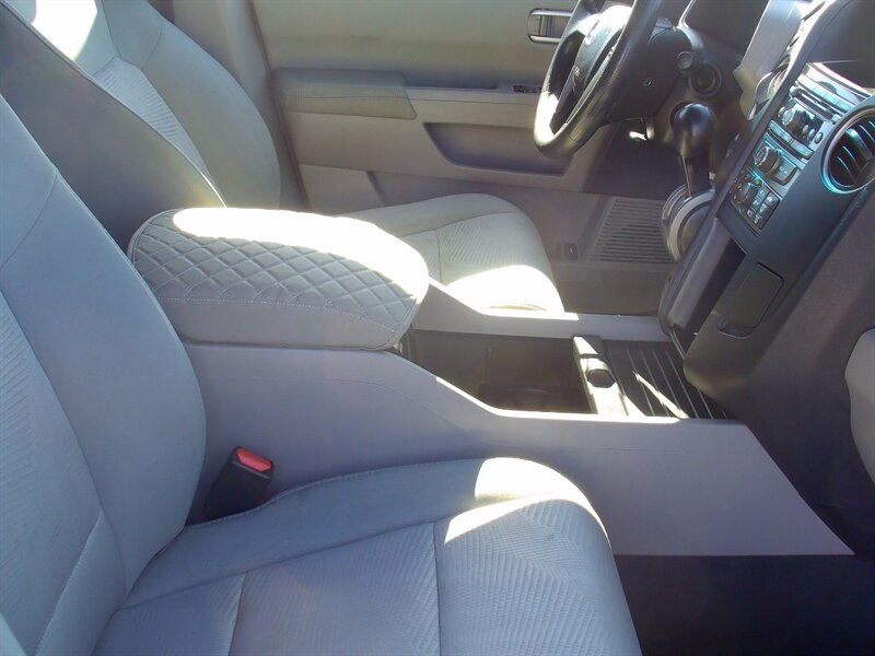 2012 Honda Pilot LX - Photo 16 - Pleasant Valley, MO 64068