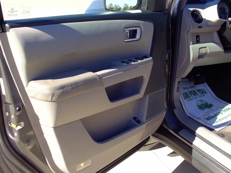 2012 Honda Pilot LX - Photo 11 - Pleasant Valley, MO 64068
