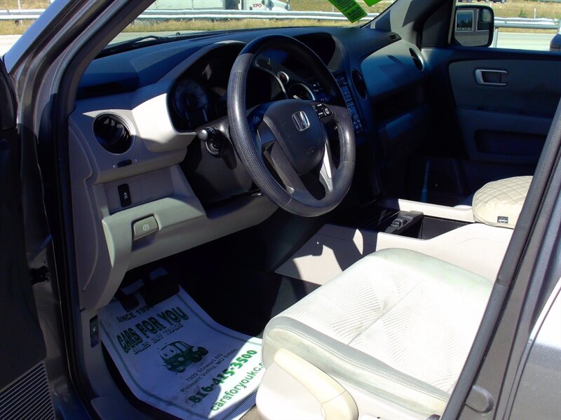 2012 Honda Pilot LX - Photo 9 - Pleasant Valley, MO 64068