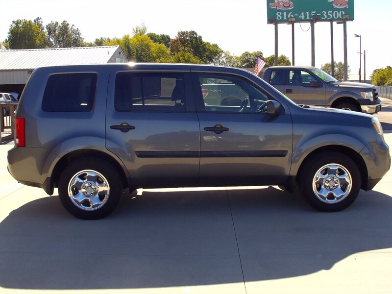 2012 Honda Pilot LX - Photo 4 - Pleasant Valley, MO 64068