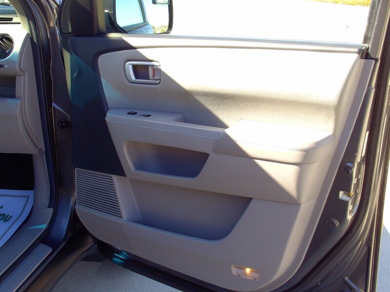 2012 Honda Pilot LX - Photo 17 - Pleasant Valley, MO 64068