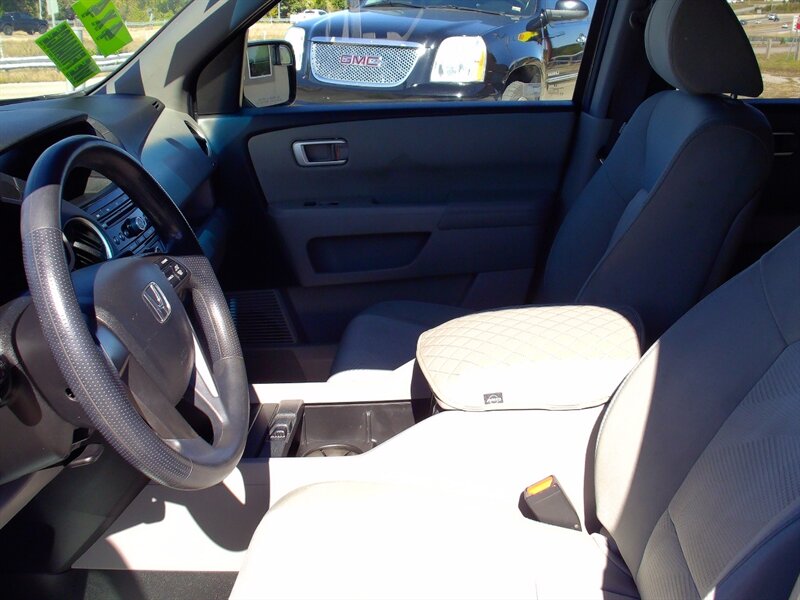 2012 Honda Pilot LX - Photo 10 - Pleasant Valley, MO 64068
