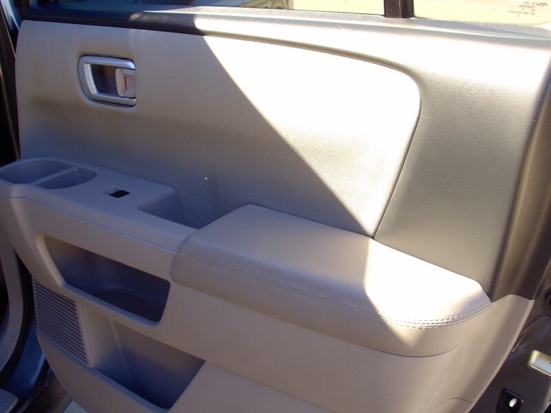 2012 Honda Pilot LX - Photo 19 - Pleasant Valley, MO 64068