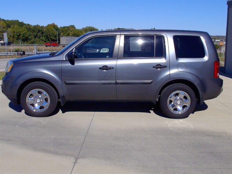 2012 Honda Pilot LX - Photo 8 - Pleasant Valley, MO 64068