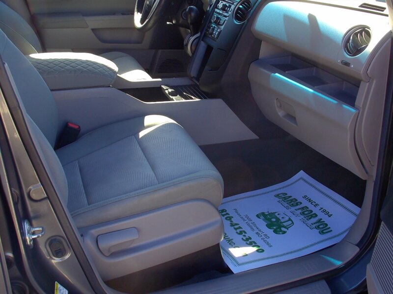 2012 Honda Pilot LX - Photo 15 - Pleasant Valley, MO 64068