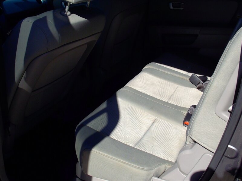 2012 Honda Pilot LX - Photo 12 - Pleasant Valley, MO 64068