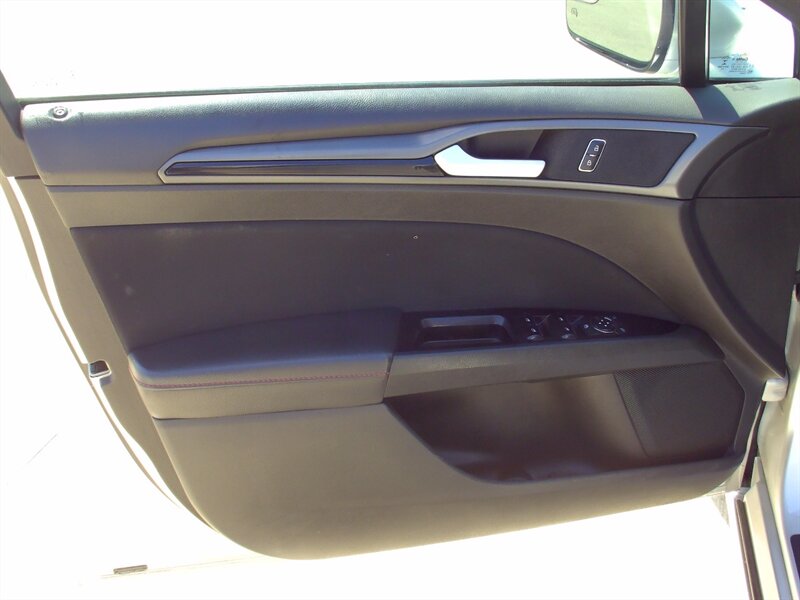 2014 Ford Fusion SE   - Photo 11 - Pleasant Valley, MO 64068