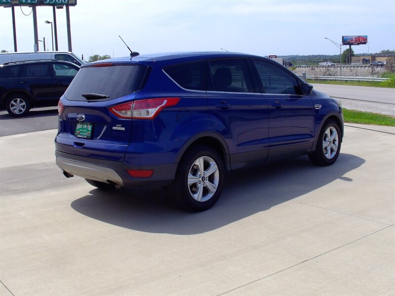2015 Ford Escape SE - Photo 5 - Pleasant Valley, MO 64068
