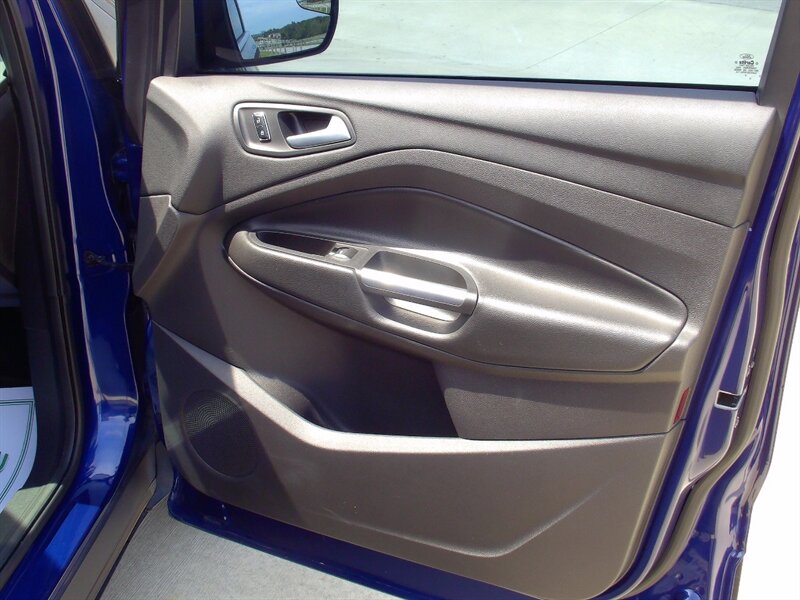 2015 Ford Escape SE - Photo 16 - Pleasant Valley, MO 64068