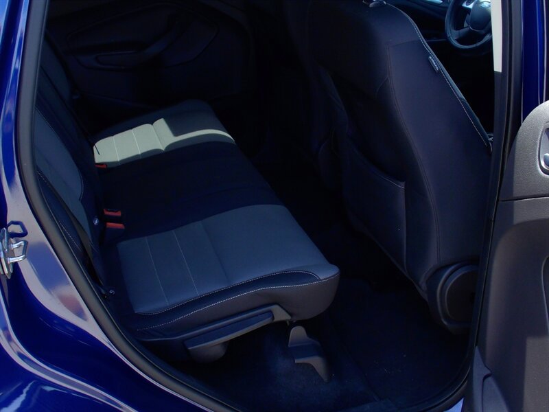 2015 Ford Escape SE - Photo 17 - Pleasant Valley, MO 64068