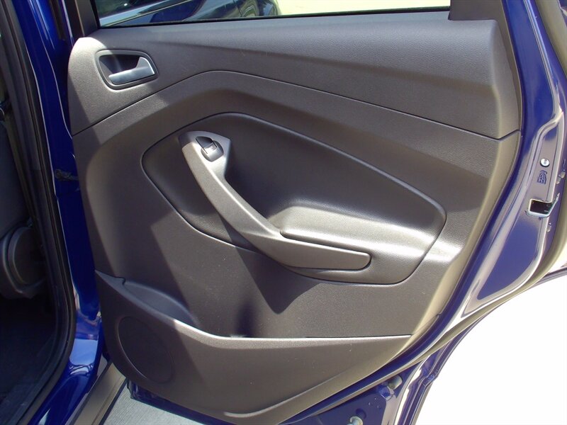 2015 Ford Escape SE - Photo 18 - Pleasant Valley, MO 64068